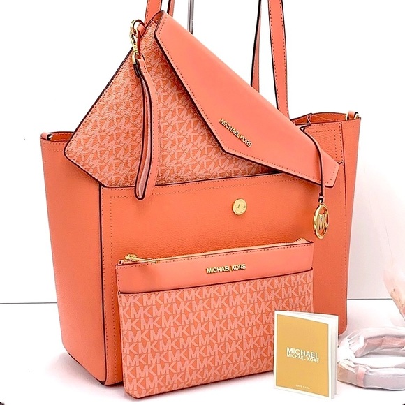 Michael Kors Handbags - MICHAEL KORS
Maisie Large Pebbled Leather 3-in-1 Tote Bag SHERBERT SIGNATUR
